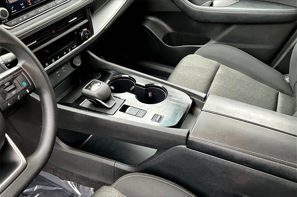 Used 2024 Nissan Rogue SV image 16