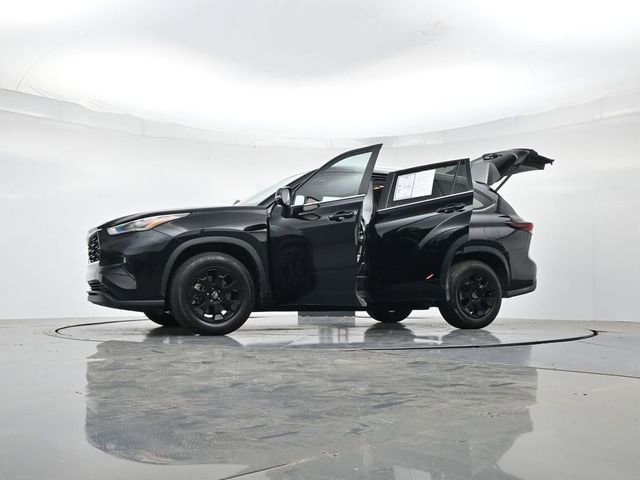 Used 2024 Toyota Highlander XLE FWD image 54