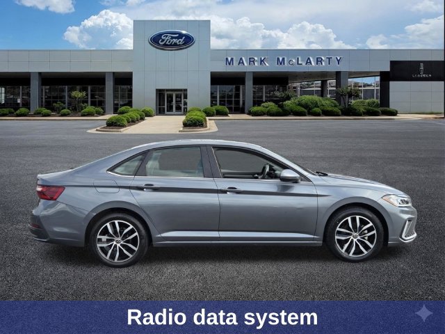 Used 2025 Volkswagen Jetta SE FWD image 7