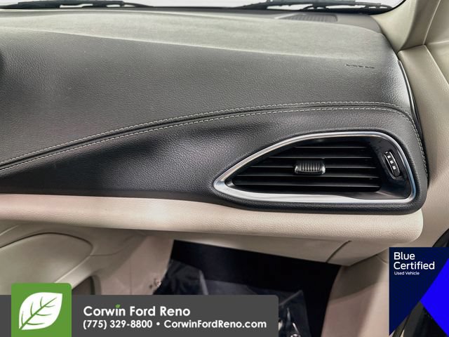Used 2023 Chrysler Pacifica Limited FWD image 34