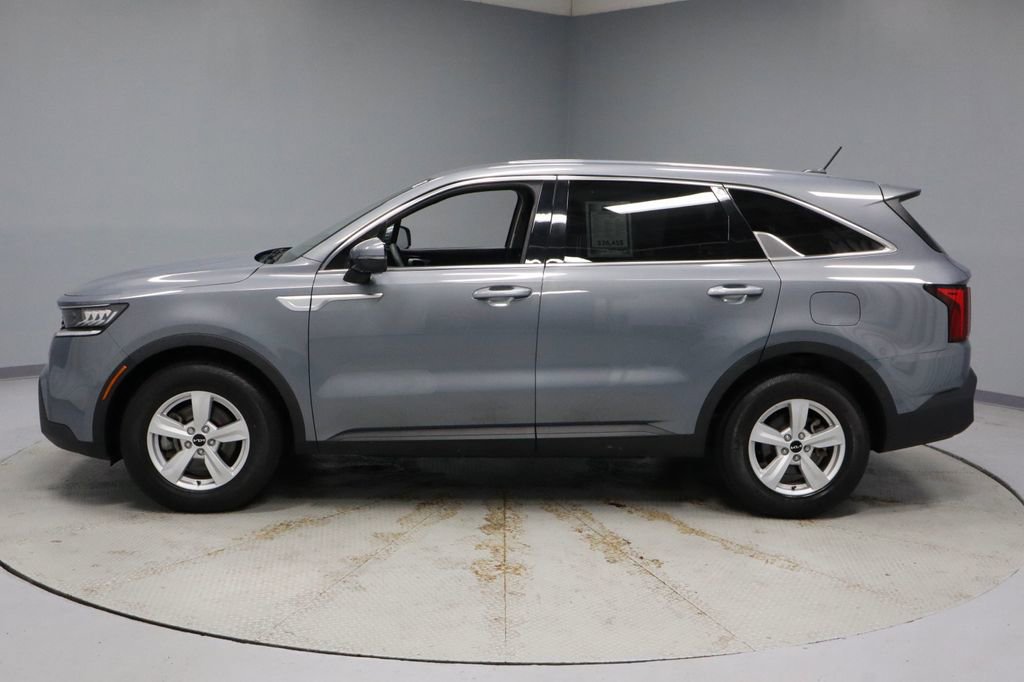 Used 2023 Kia Sorento LX FWD image 7