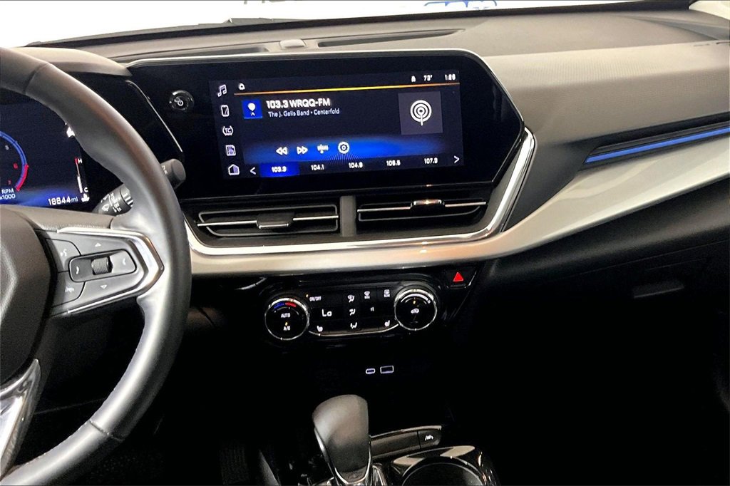 Used 2025 Chevrolet Trax LT w/ LT Convenience Package image 5