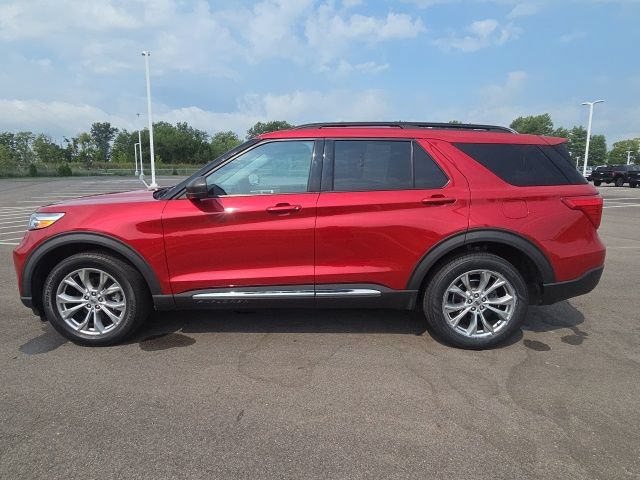 Certified 2021 Ford Explorer XLT w/ Equipment Group 202A AWD/4WD image 15