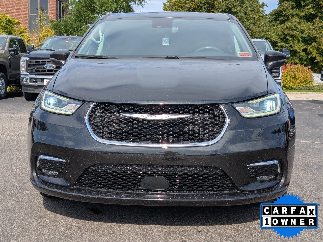 Used 2023 Chrysler Pacifica Touring-L FWD image 9