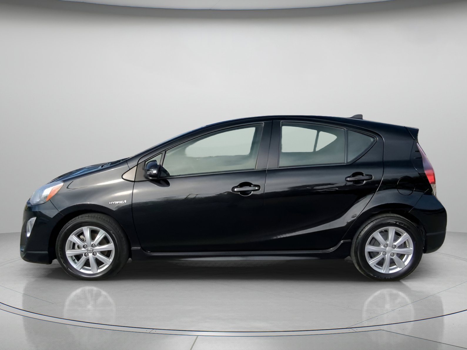 Used 2017 Toyota Prius C Two image 16