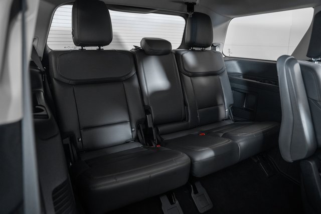 Certified 2025 Ford Expedition Active image 42