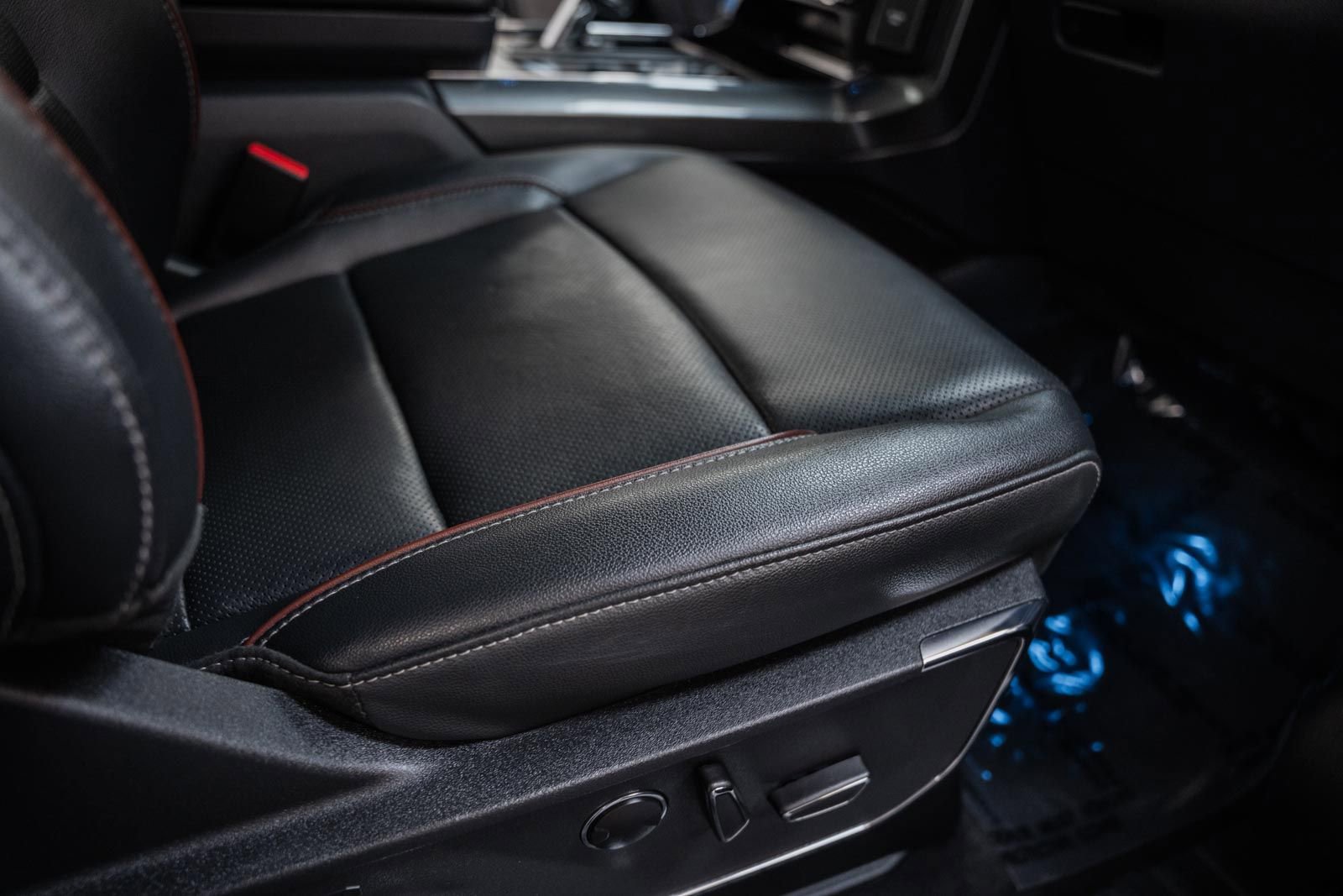 Certified 2023 Ford F150 Lariat w/ Equipment Group 502A High image 38