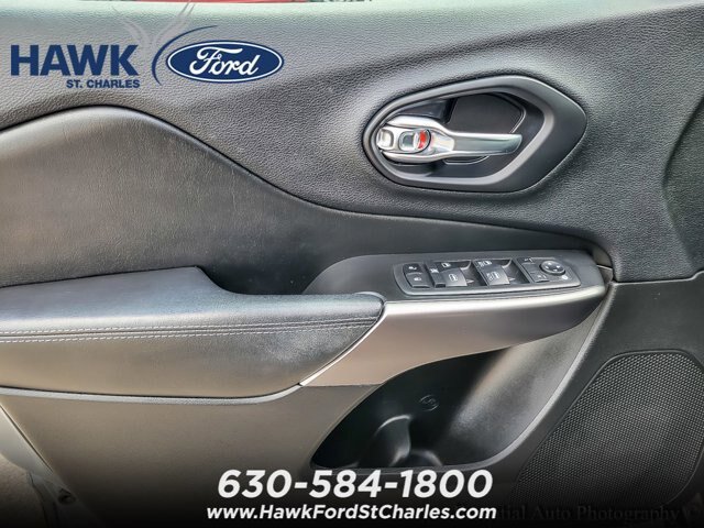 Used 2019 Jeep Cherokee Latitude Plus w/ Comfort/Convenience Group AWD/4WD image 16