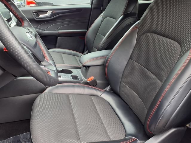 Certified 2024 Ford Escape ST-Line w/ Tech Pack #1 AWD/4WD image 3