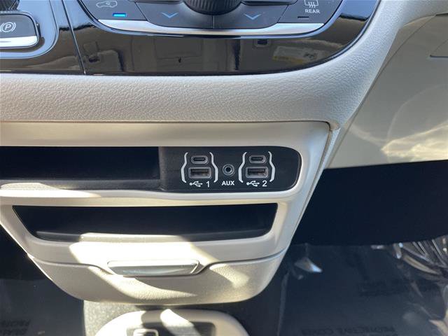 Used 2024 Chrysler Pacifica Touring-L FWD image 28