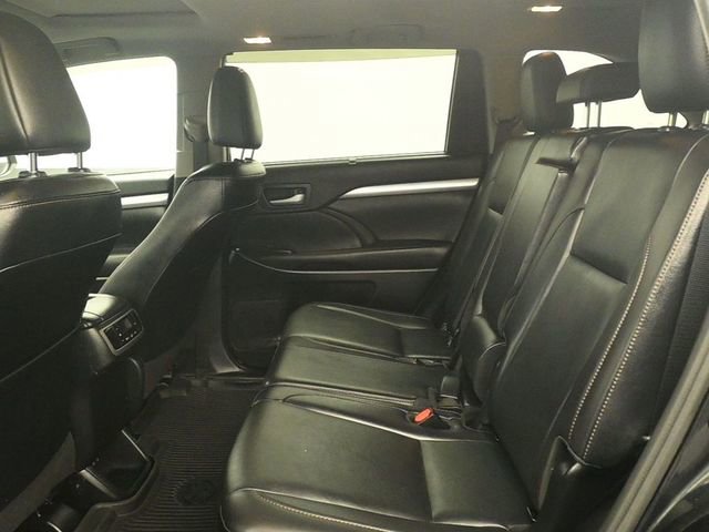 Used 2019 Toyota Highlander XLE image 10