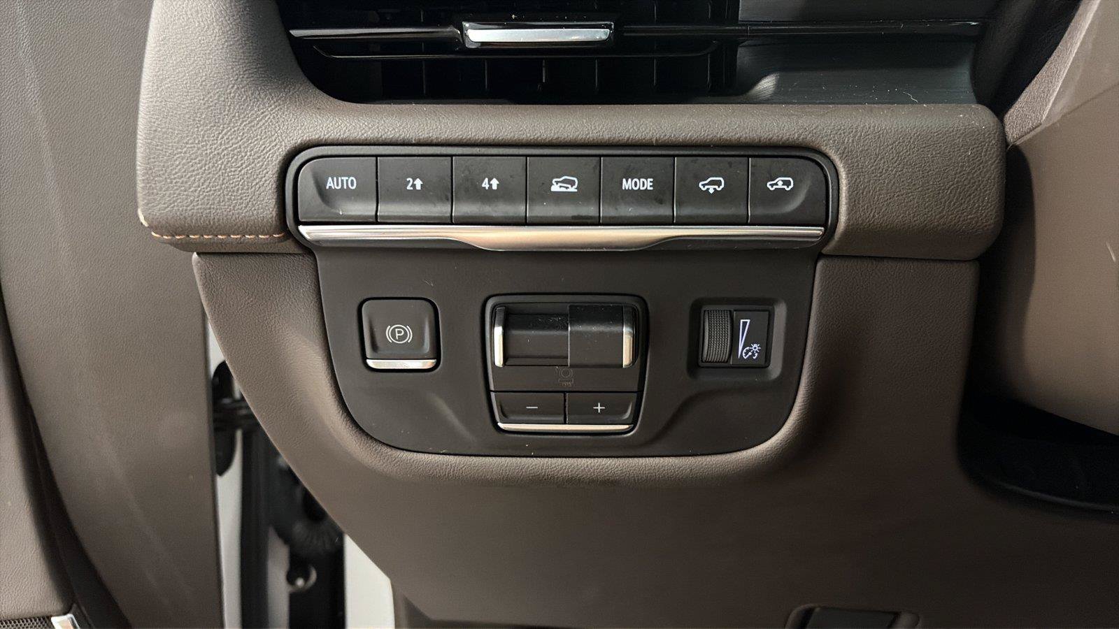 Used 2021 Cadillac Escalade ESV Sport w/ Driver Assist Tech Package AWD/4WD image 23