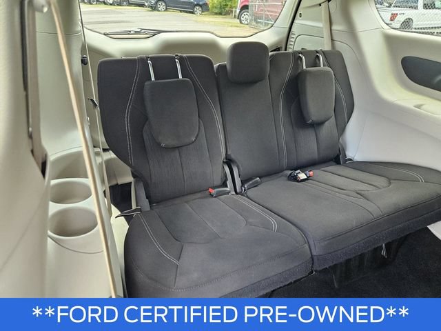 Used 2022 Chrysler Voyager LX FWD image 14