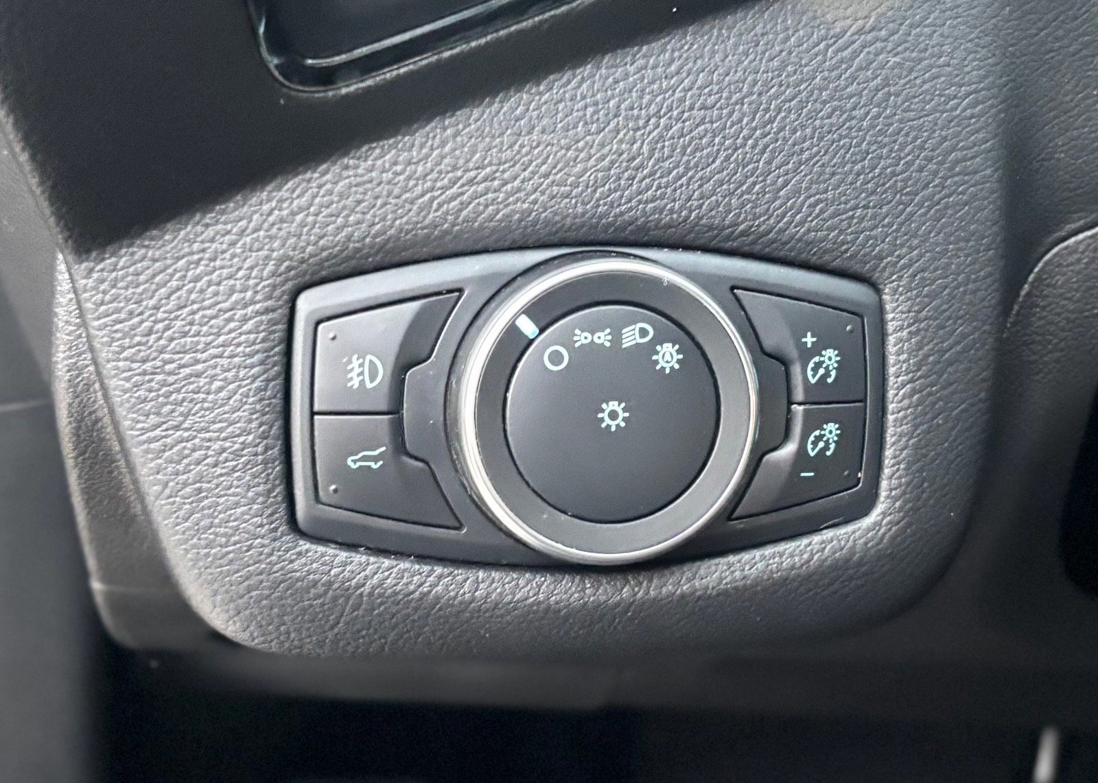 Certified 2019 Ford Escape Titanium image 29