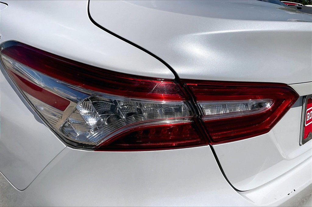 Used 2020 Toyota Camry XLE image 20