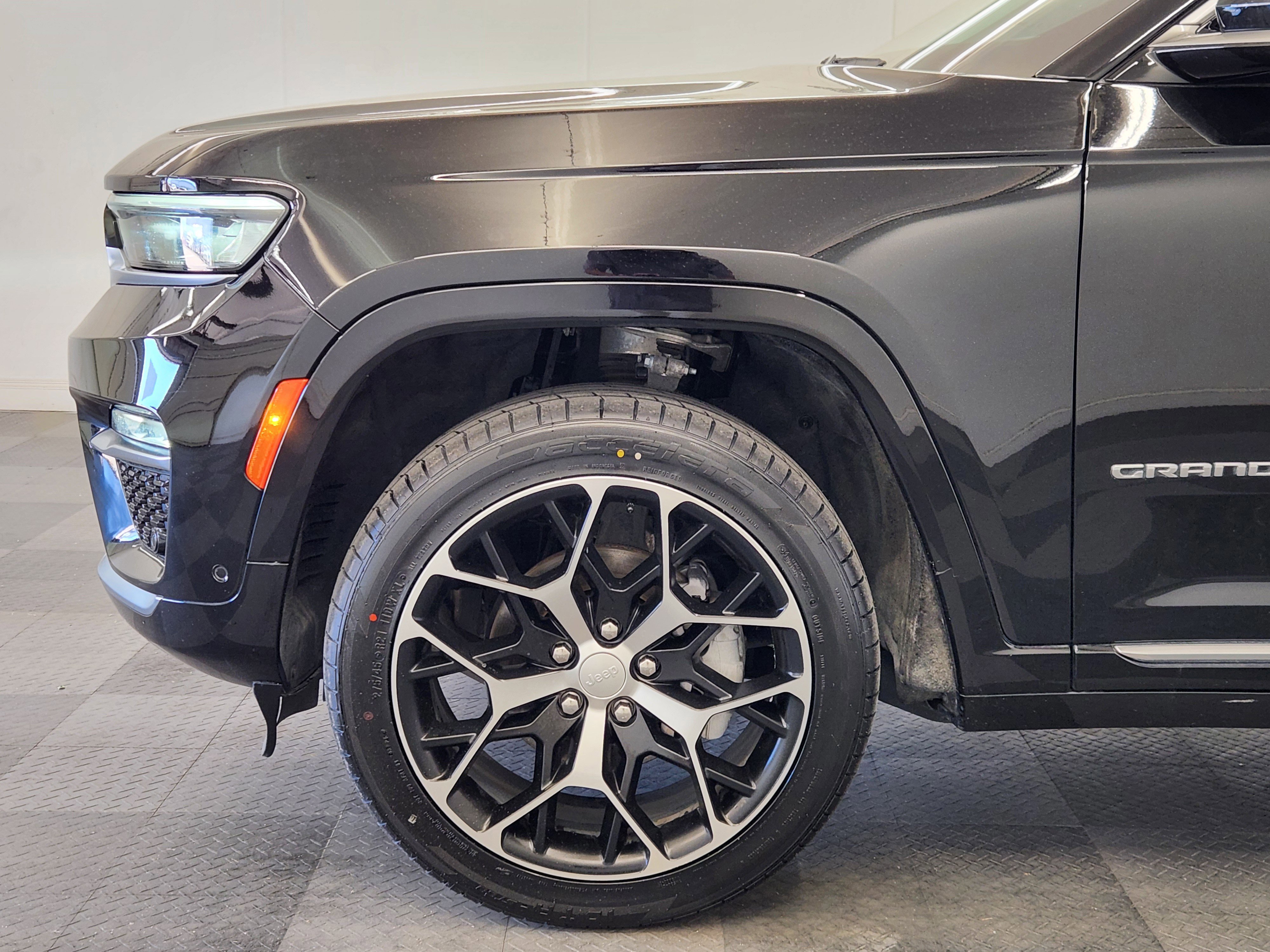 Used 2023 Jeep Grand Cherokee Summit image 9