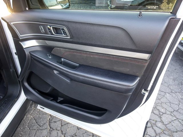 Certified 2018 Ford Explorer XLT w/ Equipment Group 202A AWD/4WD image 32