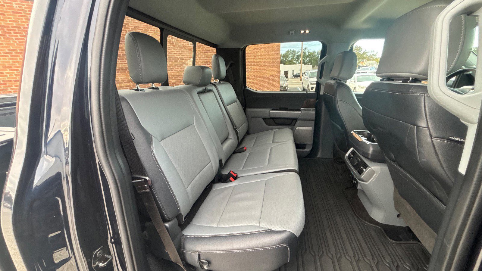 Certified 2022 Ford F150 Lariat w/ Equipment Group 502A High image 25