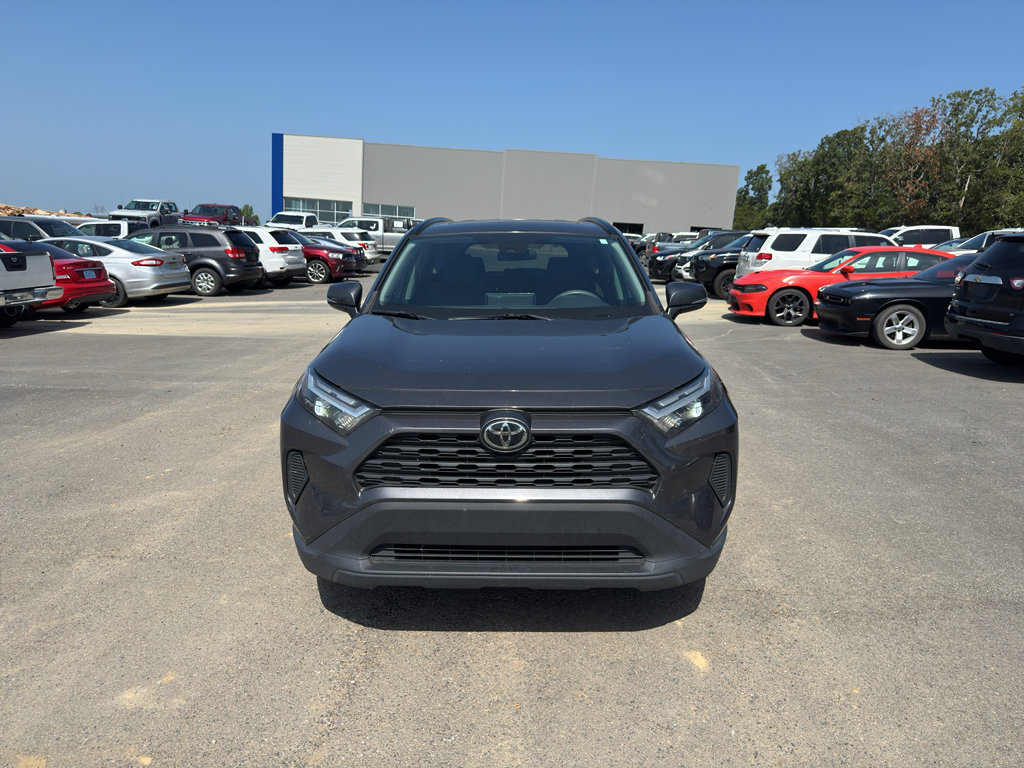 Used 2022 Toyota RAV4 XLE w/ Convenience Package FWD image 2