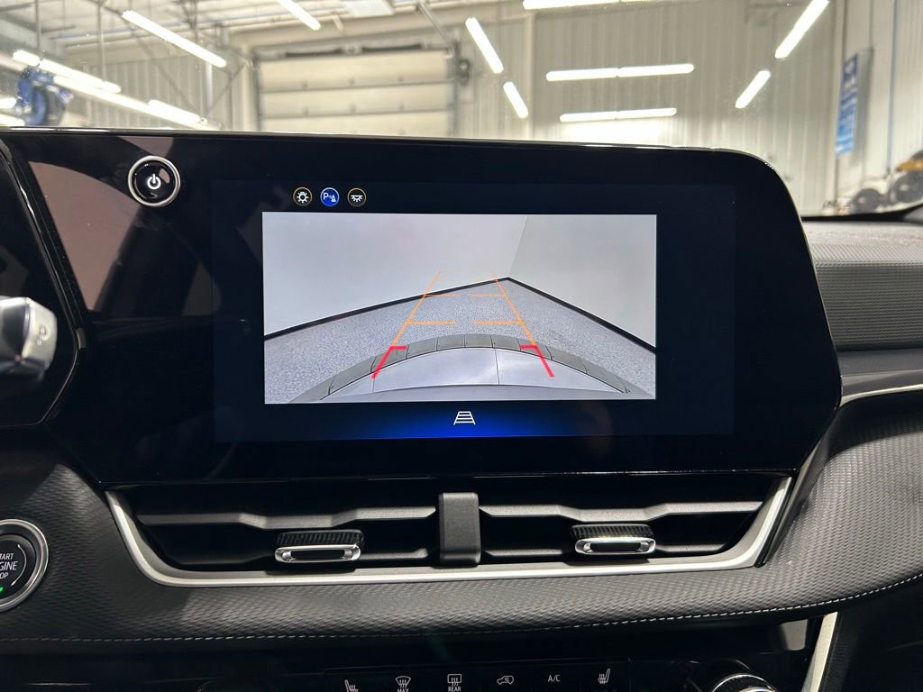 Used 2025 Chevrolet Equinox LT AWD/4WD image 18