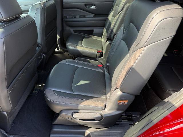 Used 2023 Nissan Pathfinder SL w/ SL Premium Package AWD/4WD image 12