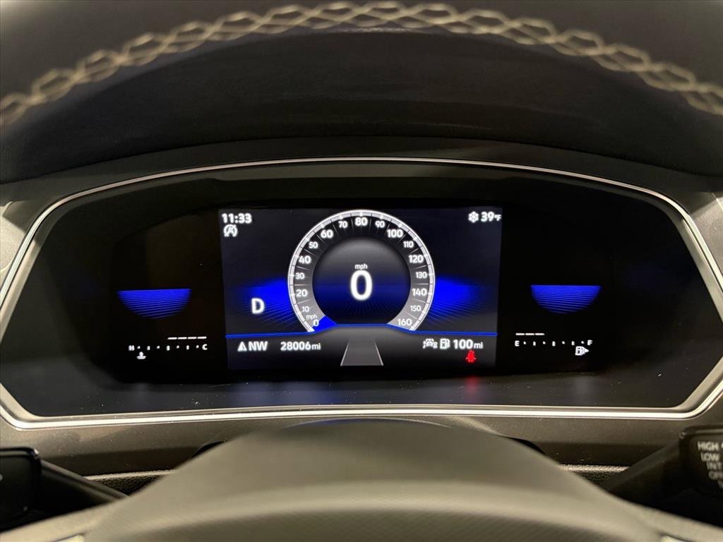 Used 2023 Volkswagen Tiguan SE w/ Panoramic Sunroof Package image 22