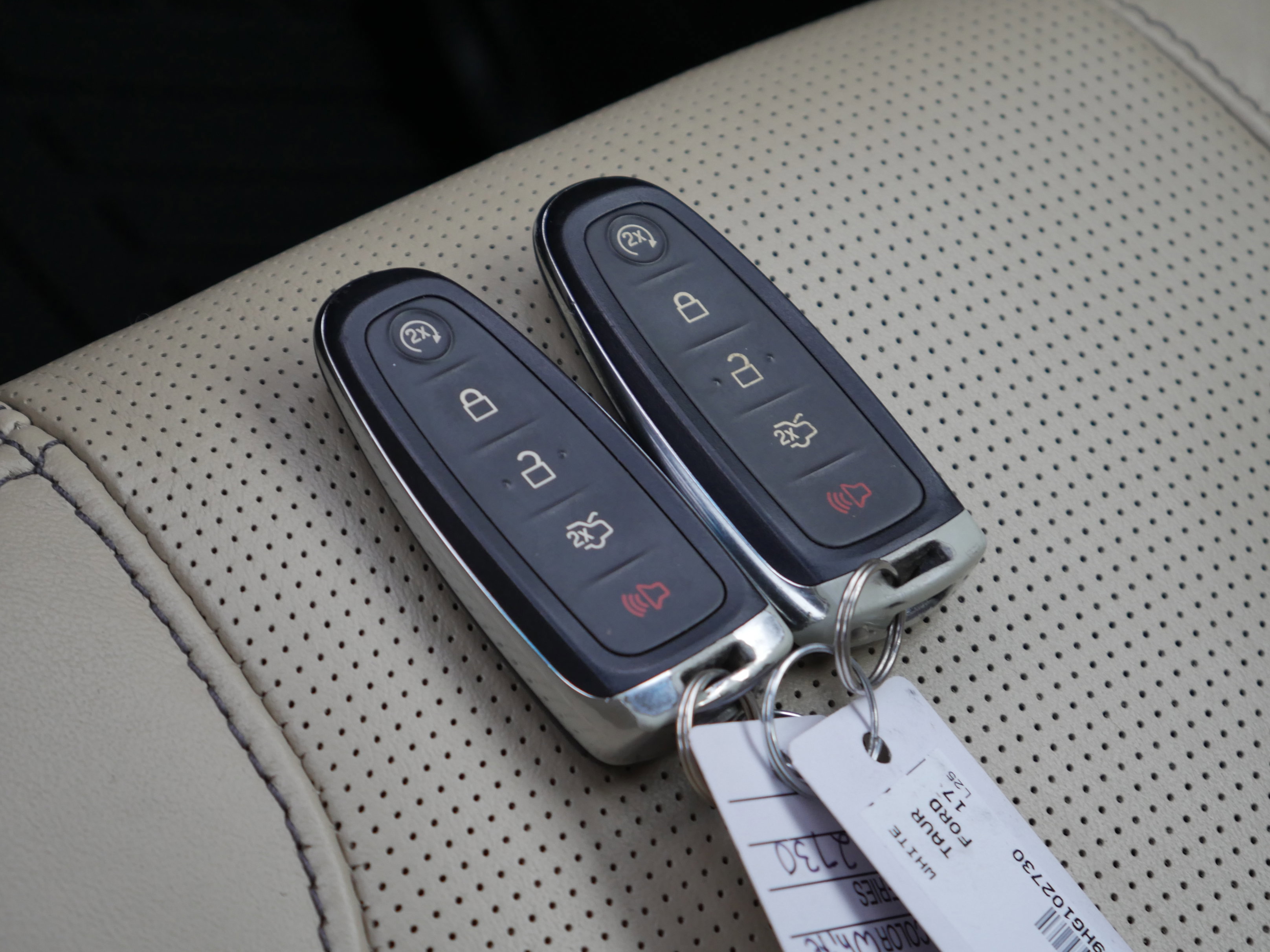 Certified 2017 Ford Taurus Limited image 37