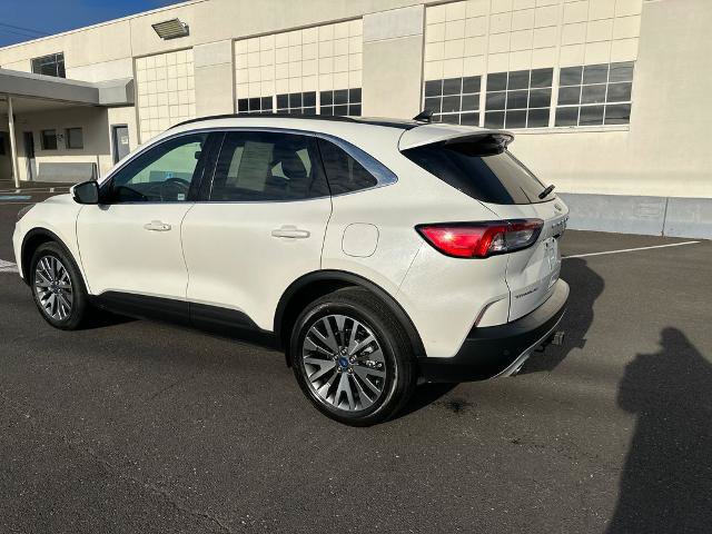 Certified 2022 Ford Escape Titanium w/ Class II Trailer Tow Package AWD/4WD image 4