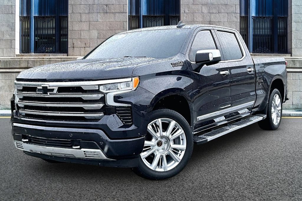 Used 2024 Chevrolet Silverado 1500 High Country w/ High Country Premium Package AWD/4WD image 2