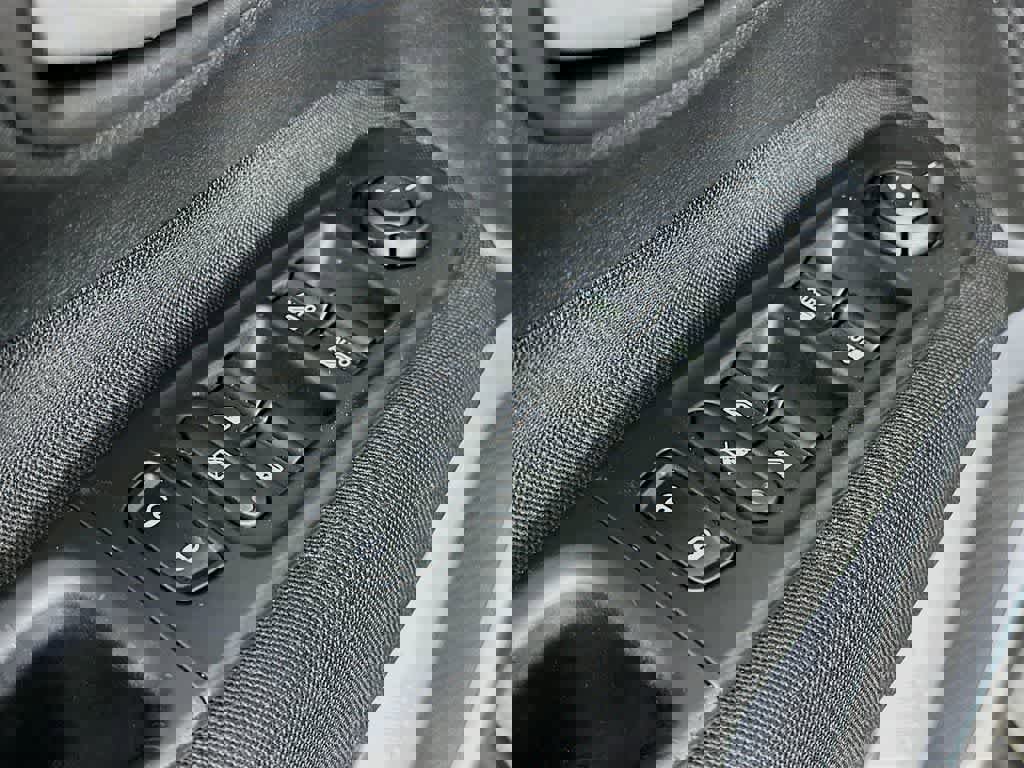 Used 2019 Jeep Renegade Sport image 28