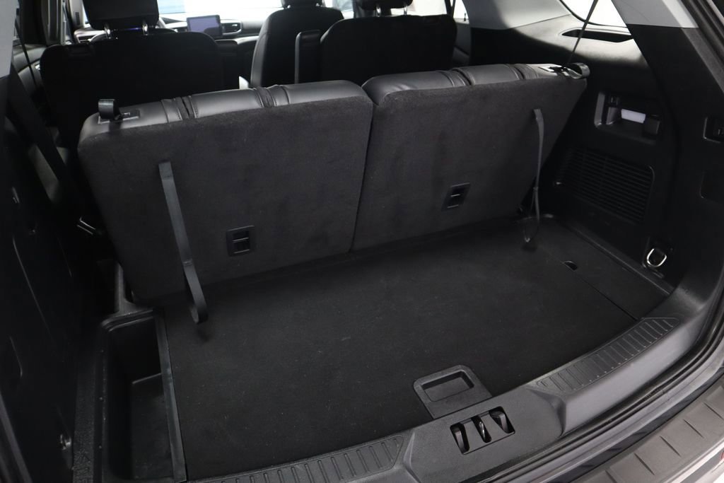 Certified 2022 Ford Explorer XLT w/ Equipment Group 202A image 19