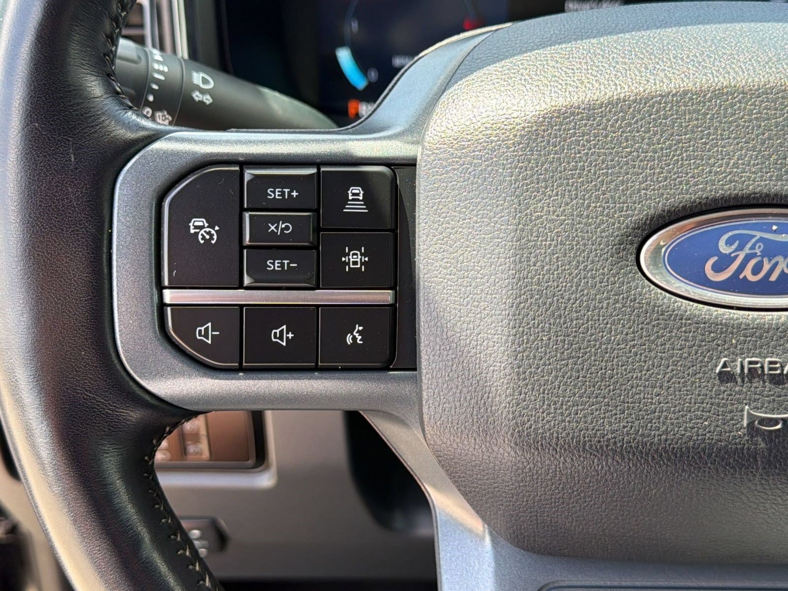 Certified 2024 Ford F250 Lariat w/ Lariat Ultimate Package AWD/4WD image 17