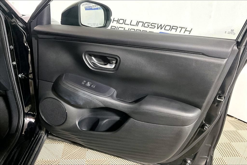Used 2025 Honda HR-V LX image 19