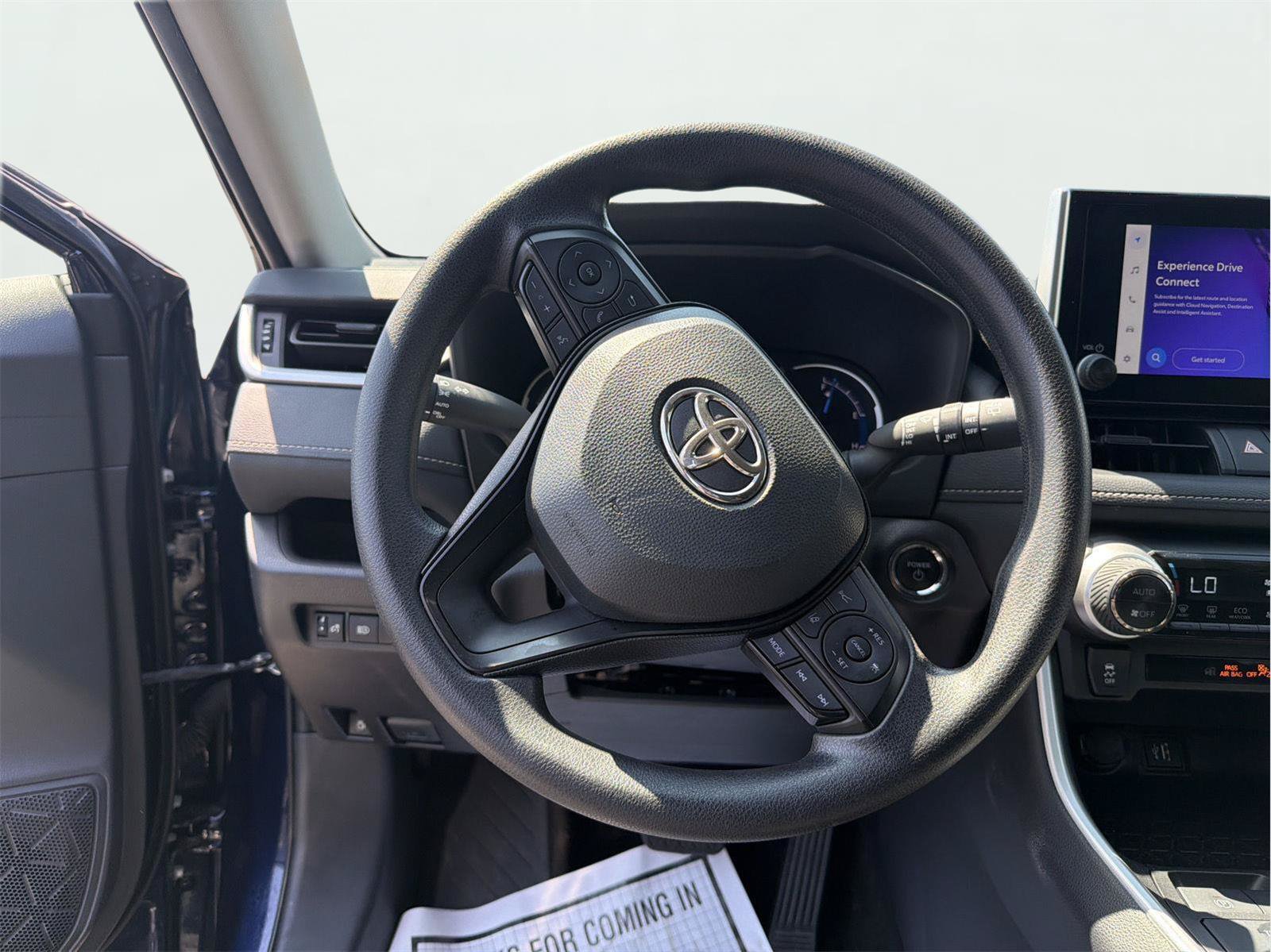 Used 2025 Toyota RAV4 XLE AWD/4WD image 18