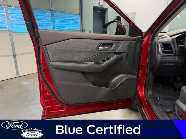 Used 2023 Nissan Rogue SV FWD image 23