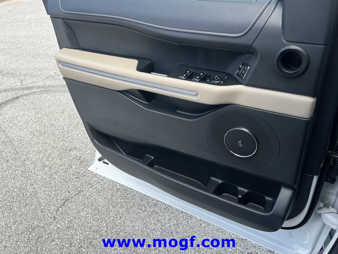 Certified 2024 Ford Expedition Limited AWD/4WD image 18