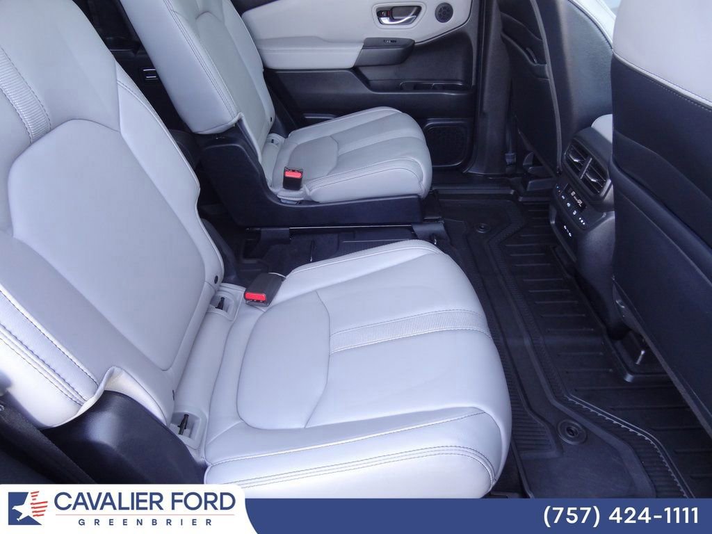 Used 2025 Honda Pilot Touring image 15