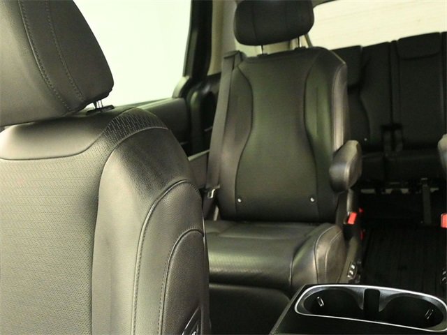 Used 2025 Kia Carnival SX Prestige image 11