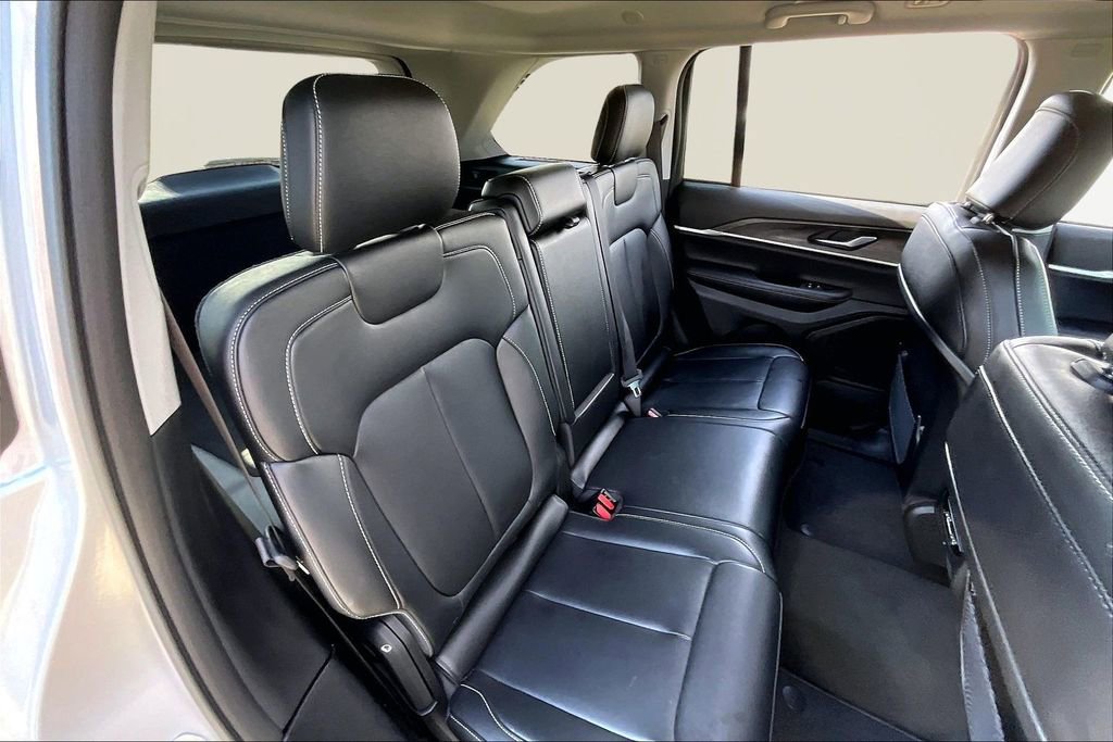 Used 2023 Jeep Grand Cherokee Limited AWD/4WD image 27