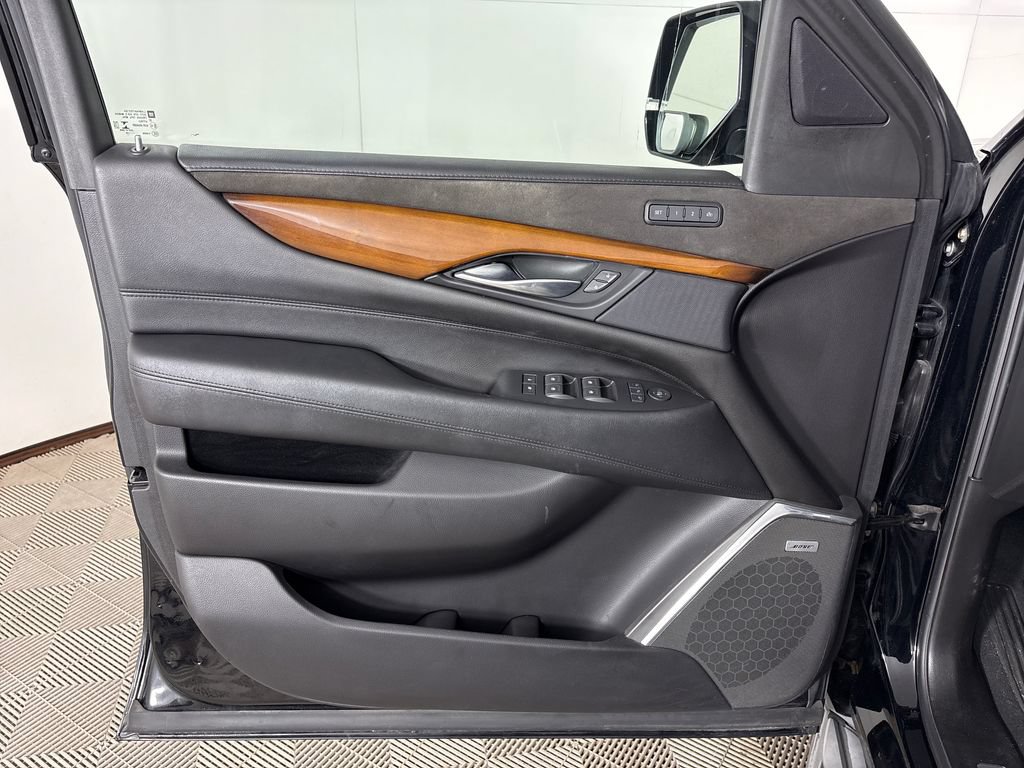 Used 2018 Cadillac Escalade 2WD image 26