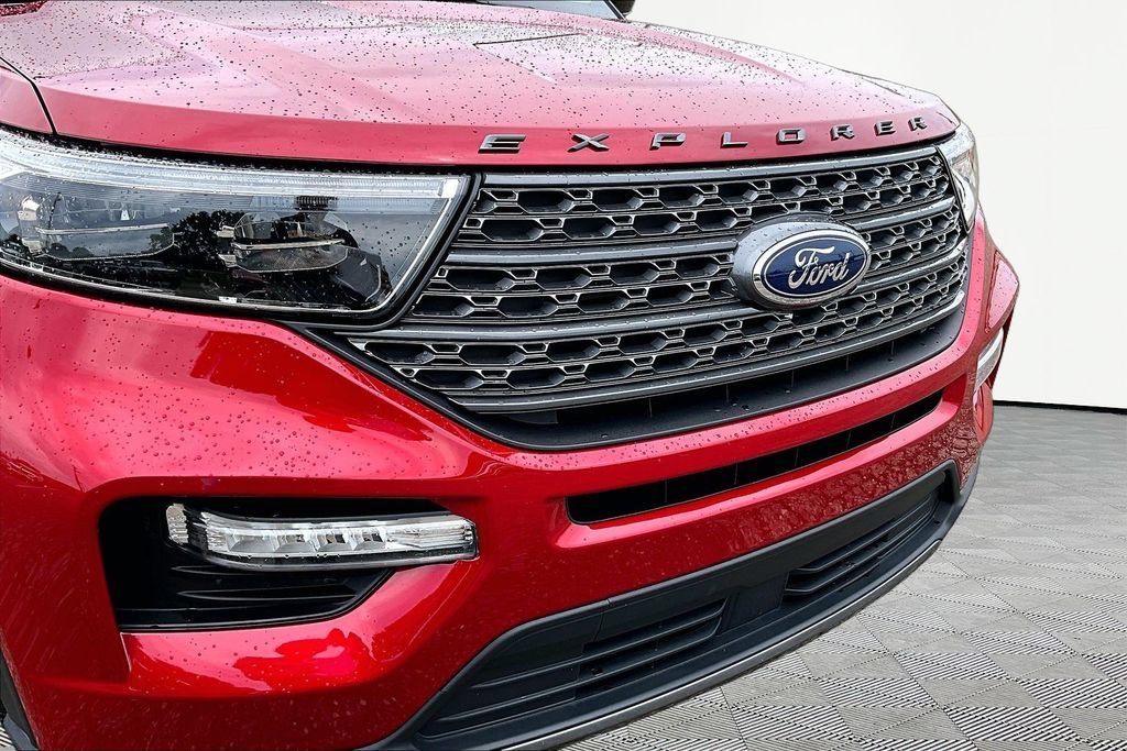 Certified 2024 Ford Explorer XLT w/ Equipment Group 202A AWD/4WD image 29