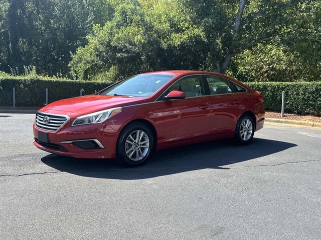 Used 2017 Hyundai Sonata SE w/ Cargo Package FWD image 2