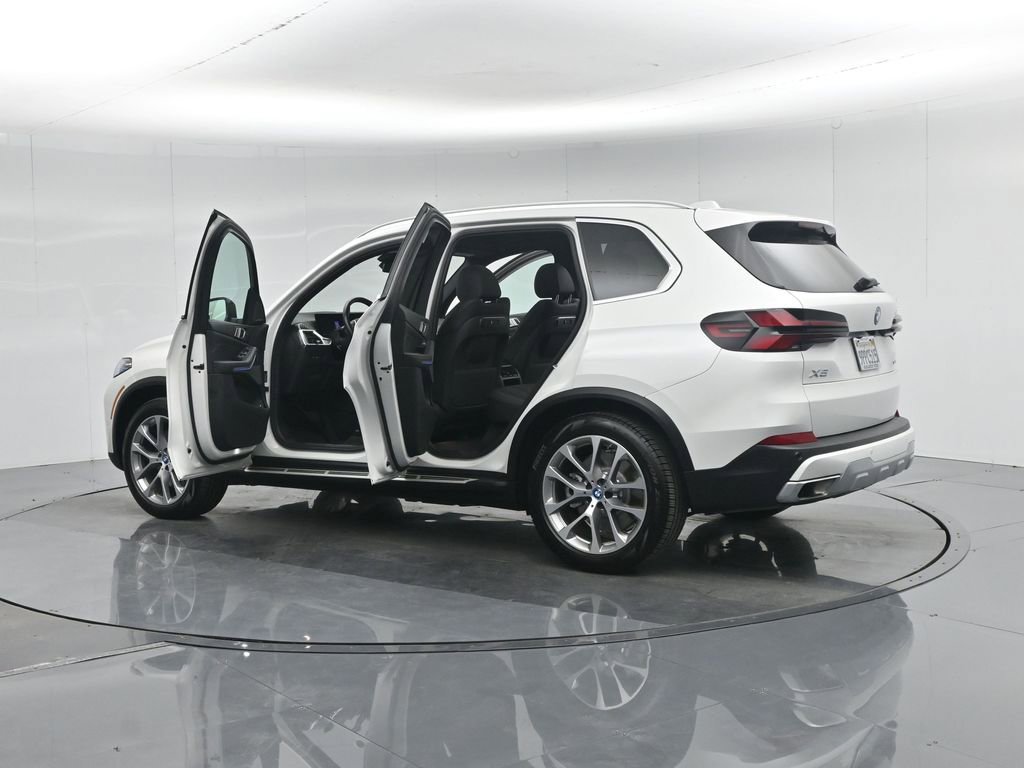 Used 2025 BMW X5 xDrive50e image 37