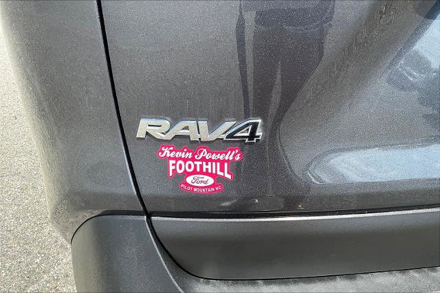 Used 2022 Toyota RAV4 XLE Premium AWD/4WD image 8