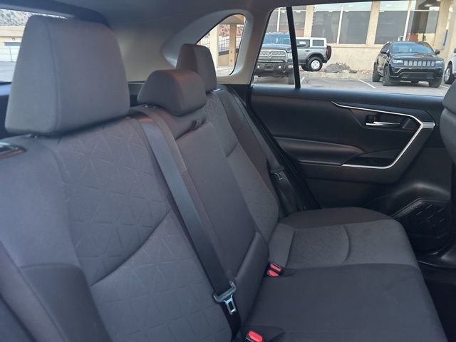 Used 2021 Toyota RAV4 XLE AWD/4WD image 21
