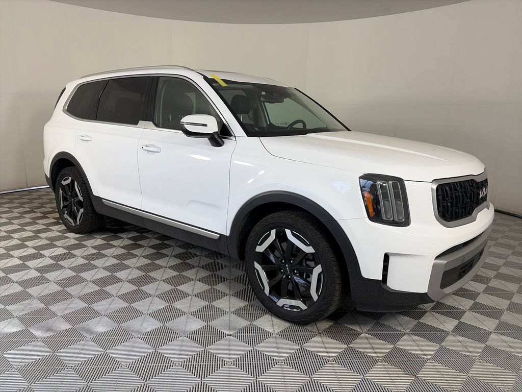 Used 2023 Kia Telluride EX w/ EX Captain's Chair Package