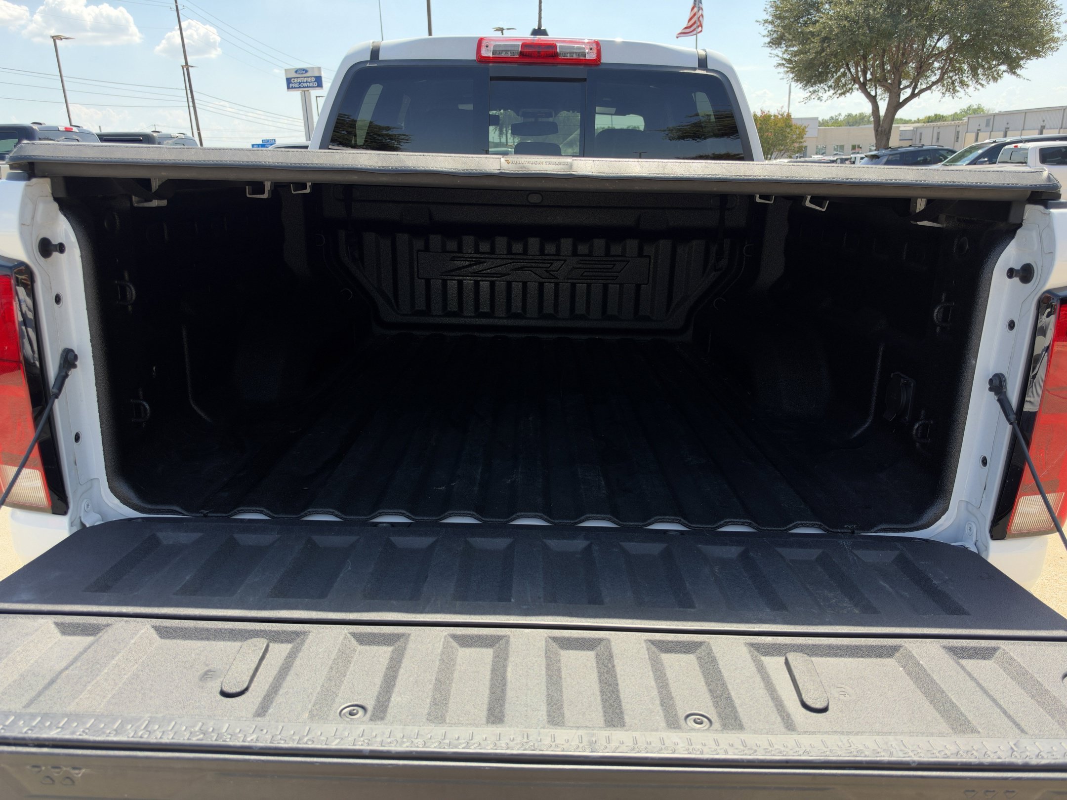 Used 2024 Chevrolet Colorado ZR2 w/ Technology Package AWD/4WD image 28