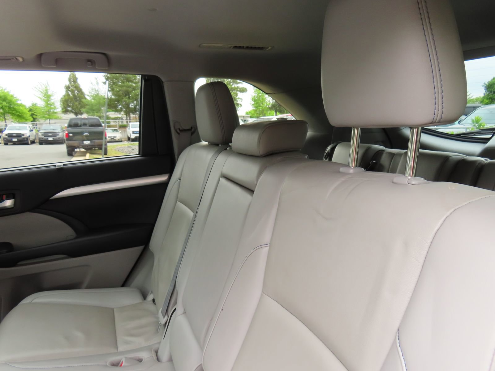 Used 2019 Toyota Highlander XLE AWD/4WD image 31