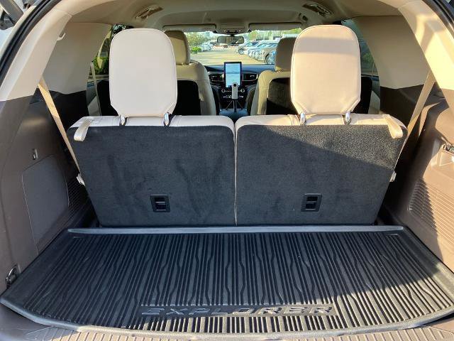 Certified 2023 Ford Explorer Platinum w/ Premium Technology Package AWD/4WD image 15