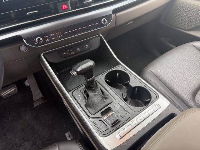 Used 2025 Kia Carnival FWD image 20
